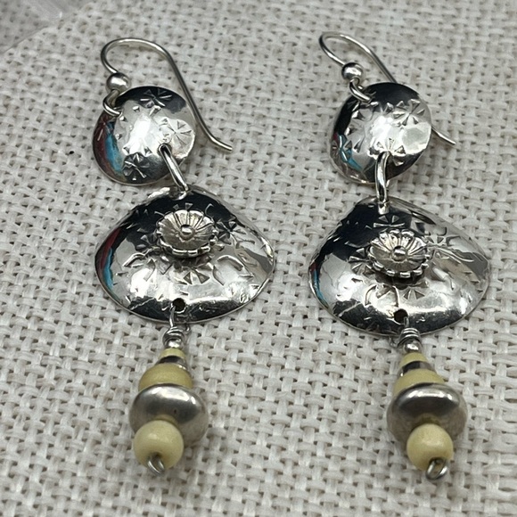 90's Vintage Sterling Silver Dangle Earrings with Floral Sunburst Design - Picture 11 of 15